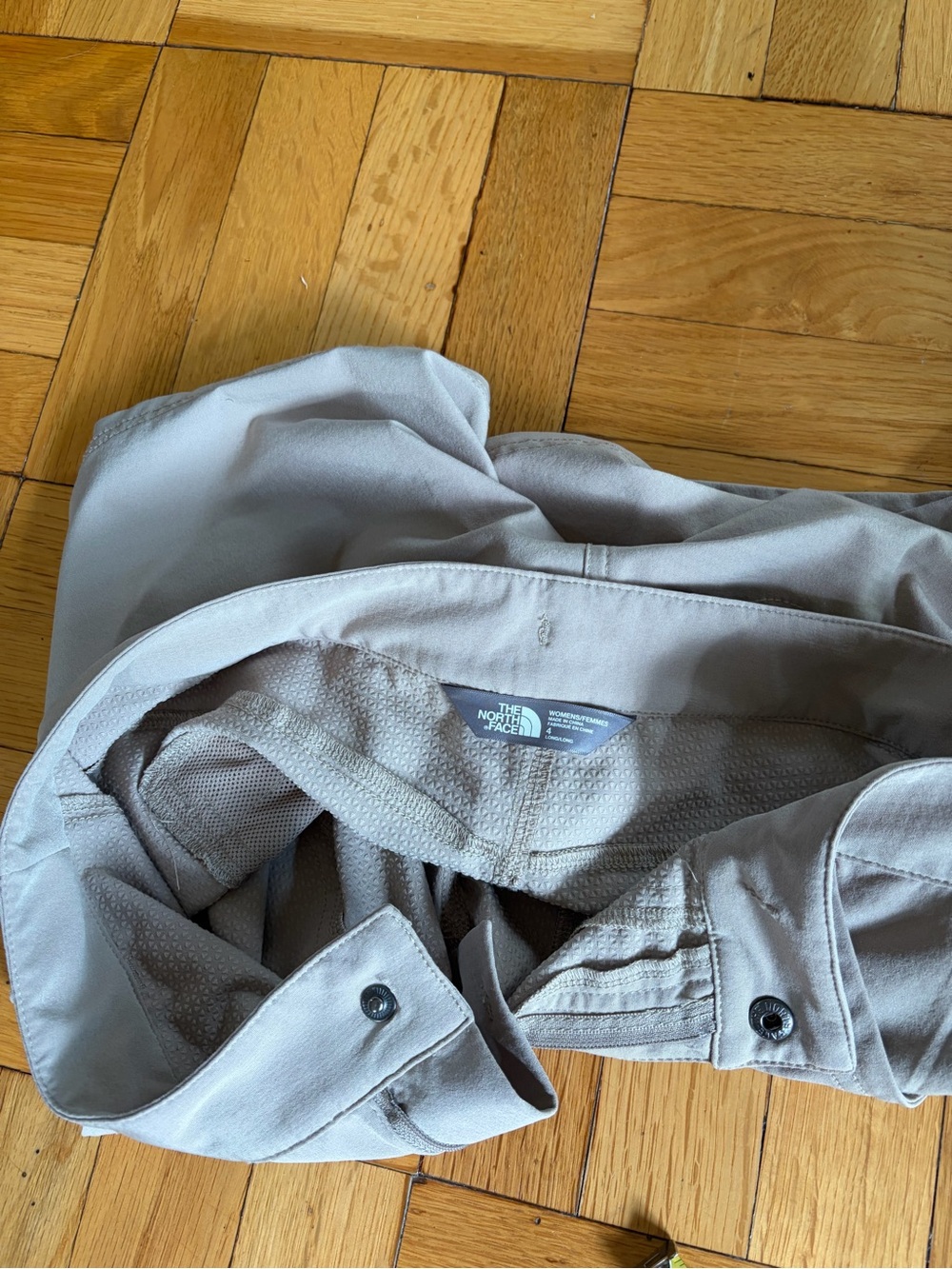 The North Face Women’s Sz. 4 Hiking Walking Shorts. Pockets. Snap & Zipper - Picture 11 of 13